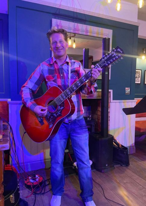 Live Music with Glynn Woodward