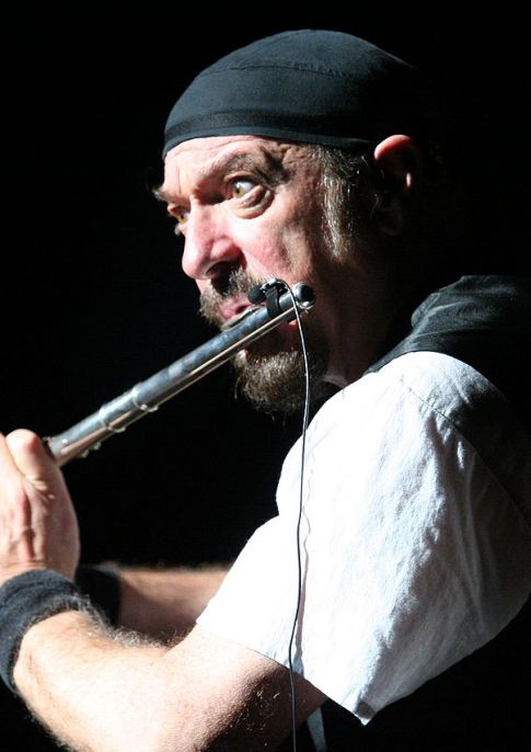 Ian Anderson plays The Christmas Jethro Tull