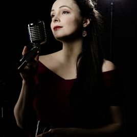 Live music with Victoria Lucie