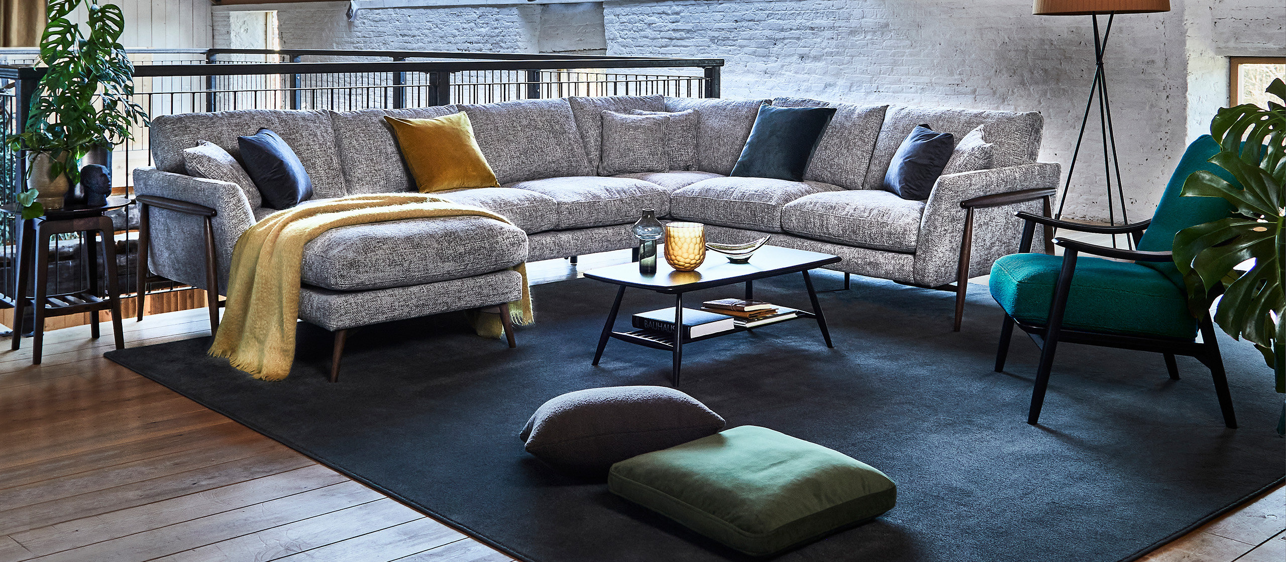 home_offer_dektop_Ercol_Forli-chaise_cornerunit-T239-DK-coffee_table-BK-700-Marino-Bk.jpg