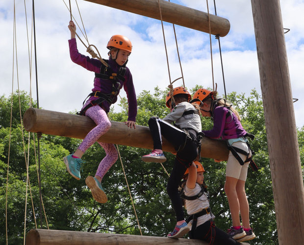 group climbing jacobs ladder