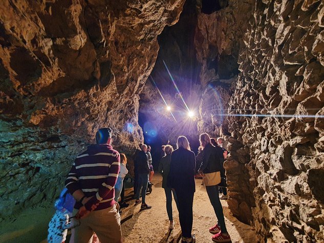 Group inside Rutland cavern
