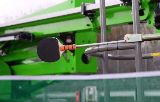 Can the HR17NE play table tennis?