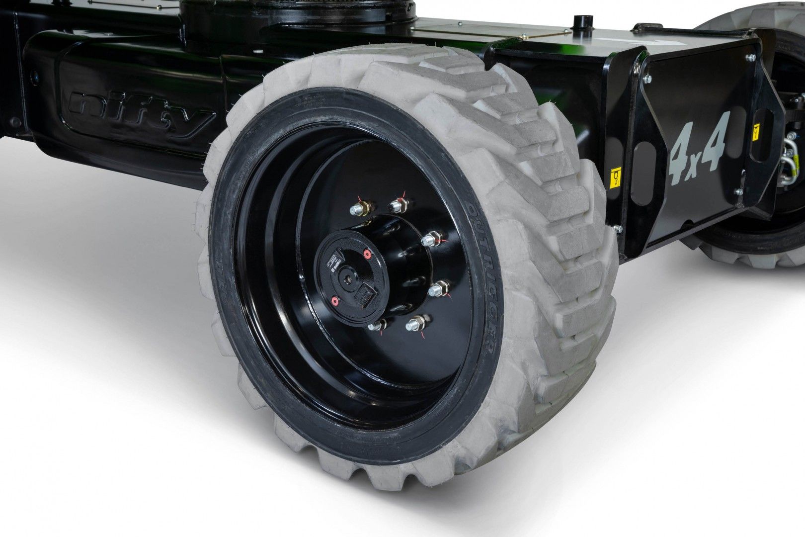 HR28 4x4 Non-Marking Tyre.jpg