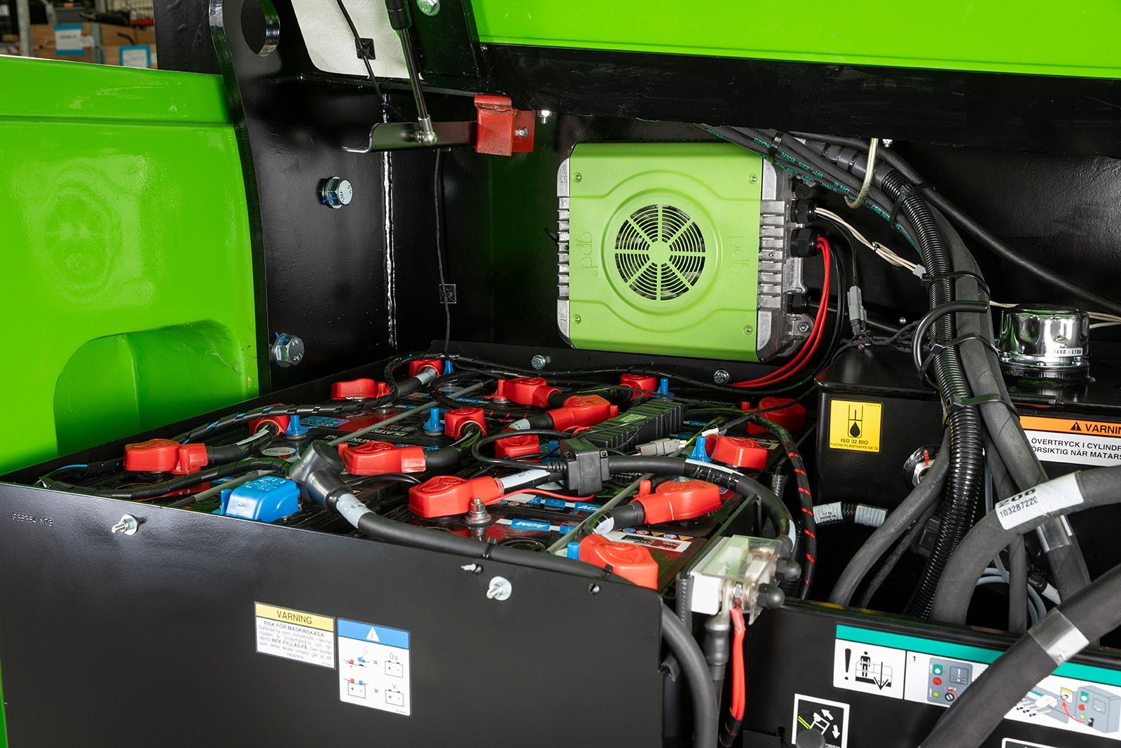 HR22 SE - Batteries.jpg