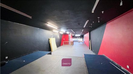 High street retail unit to let