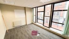 First floor office to let