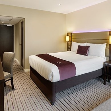 Premier Inn Derby Riverlights Bedroom