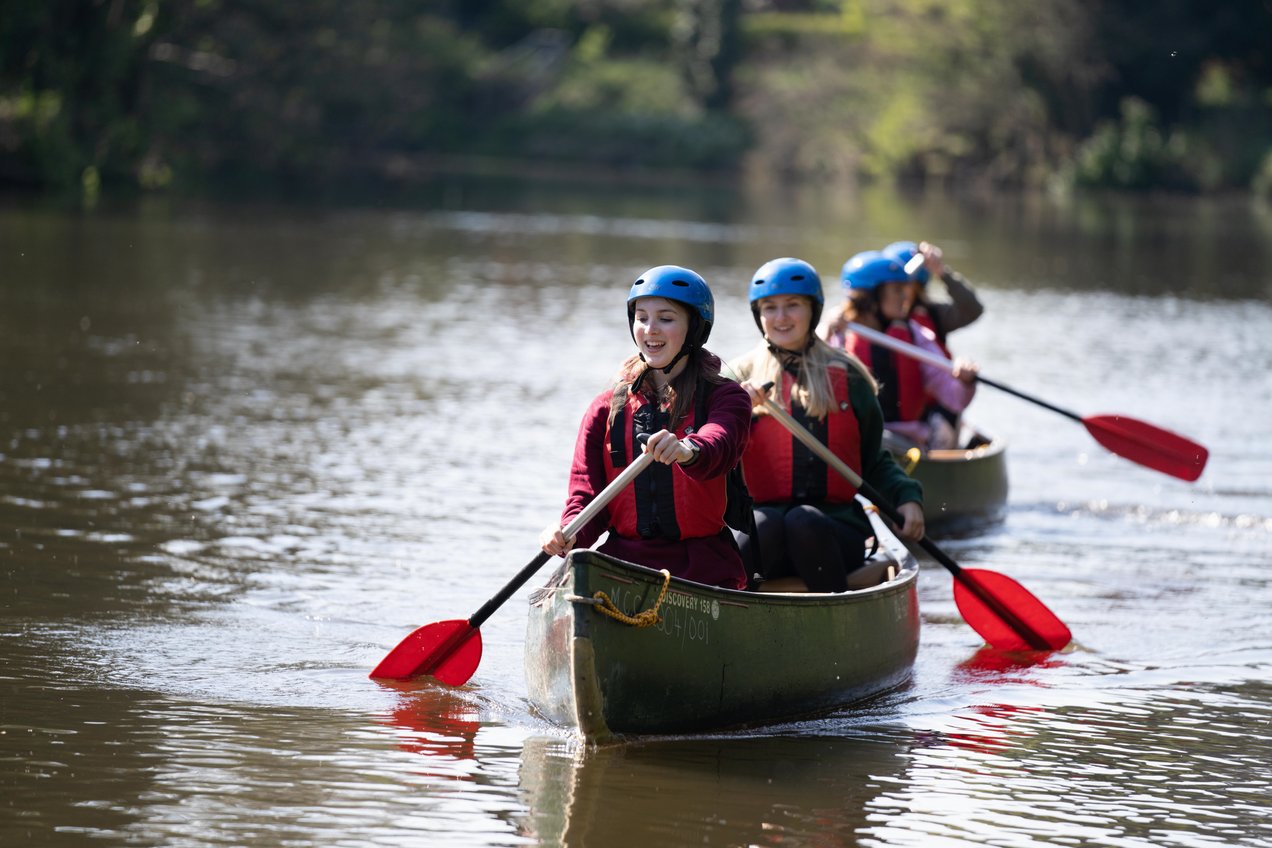 Girls kayaking along the River Derwent