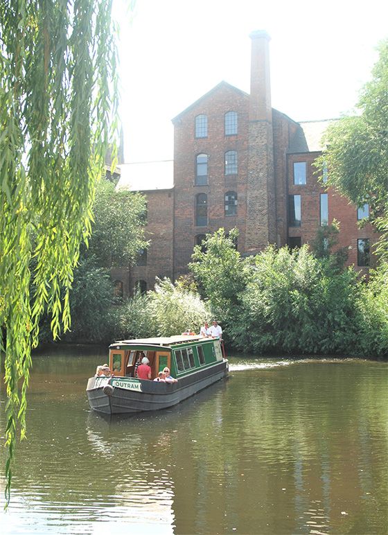 Derby riverboat