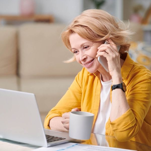 SeniorConnect advisor ready to answer a senior's internet questions by phone