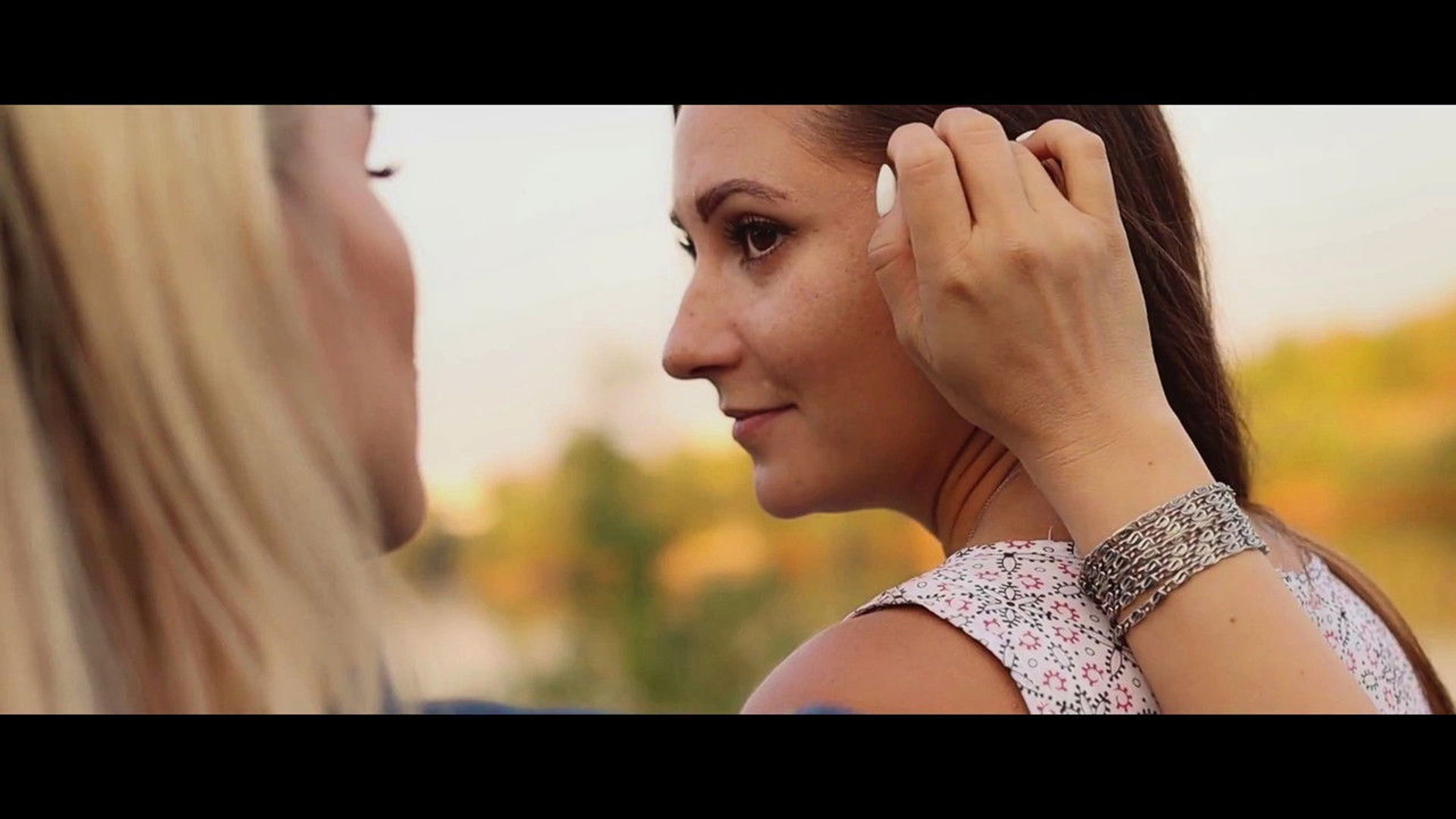 Backdrop of When a Parrot Knocked on the Window