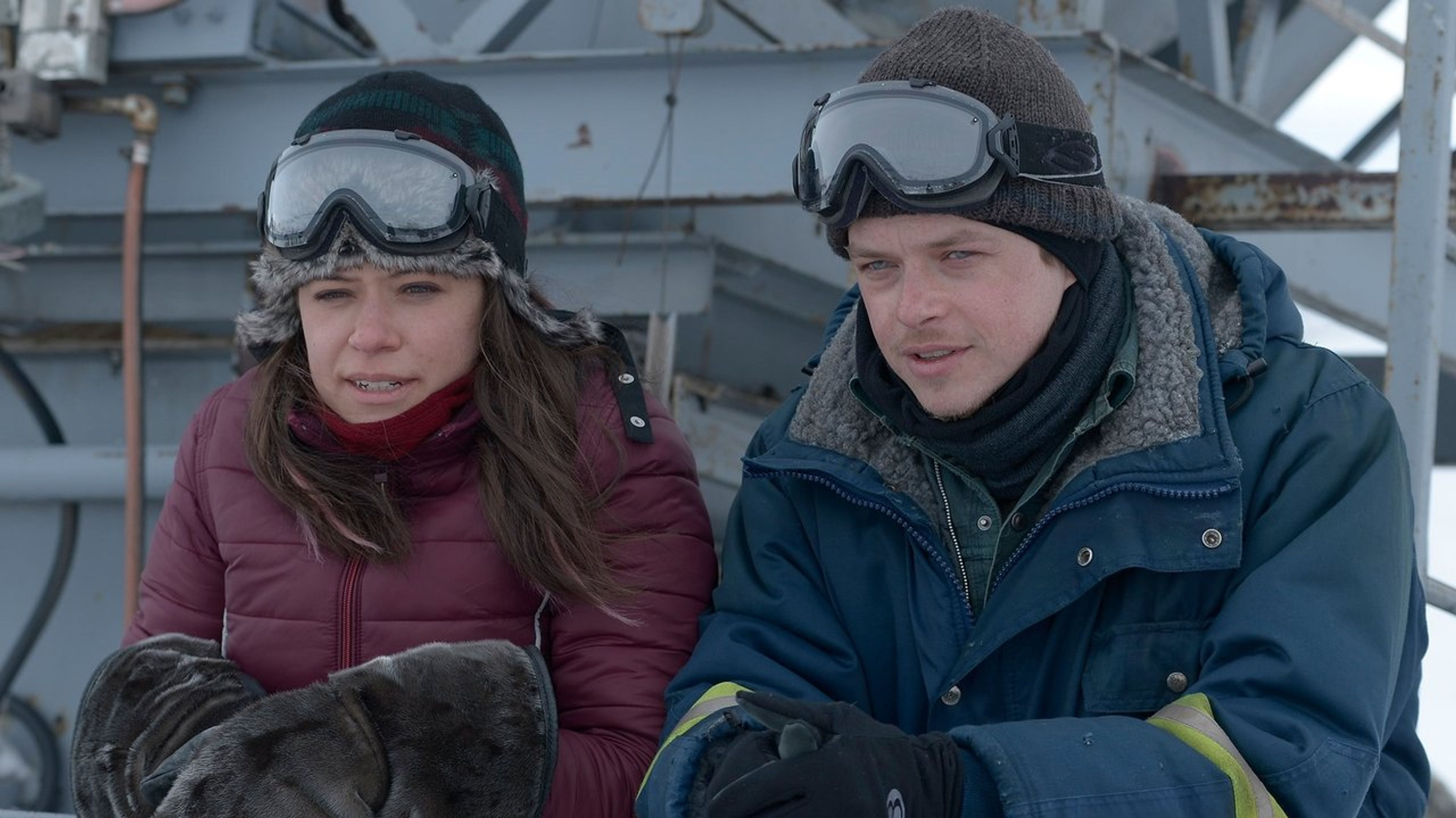 Backdrop of Two Lovers and a Bear