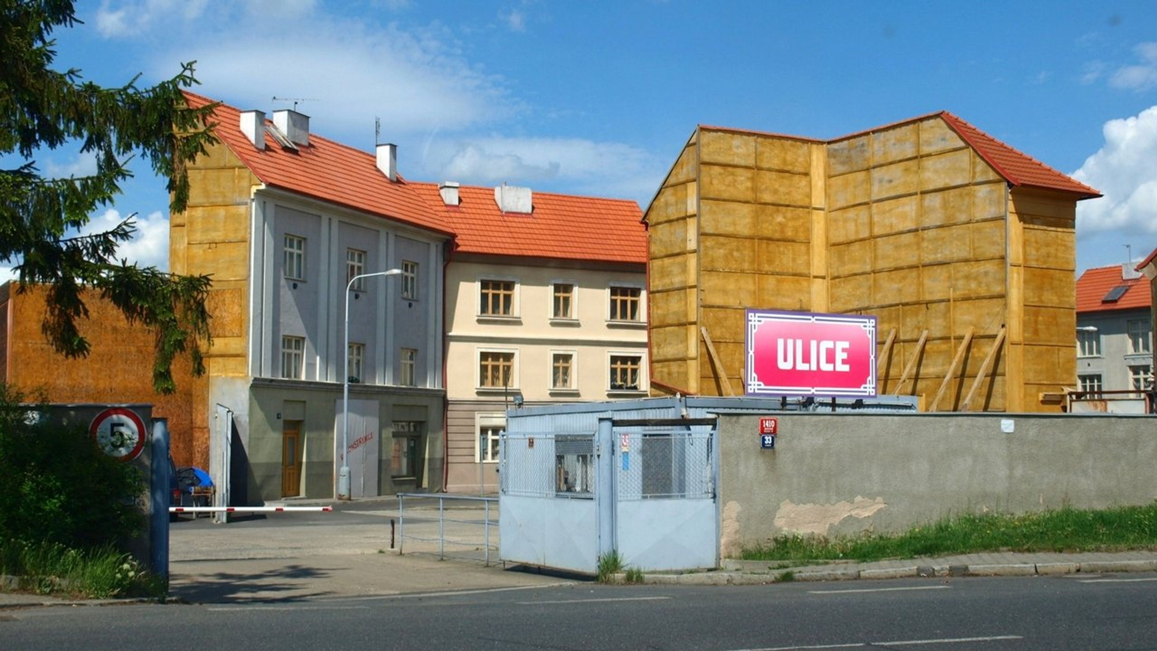Backdrop of Ulice