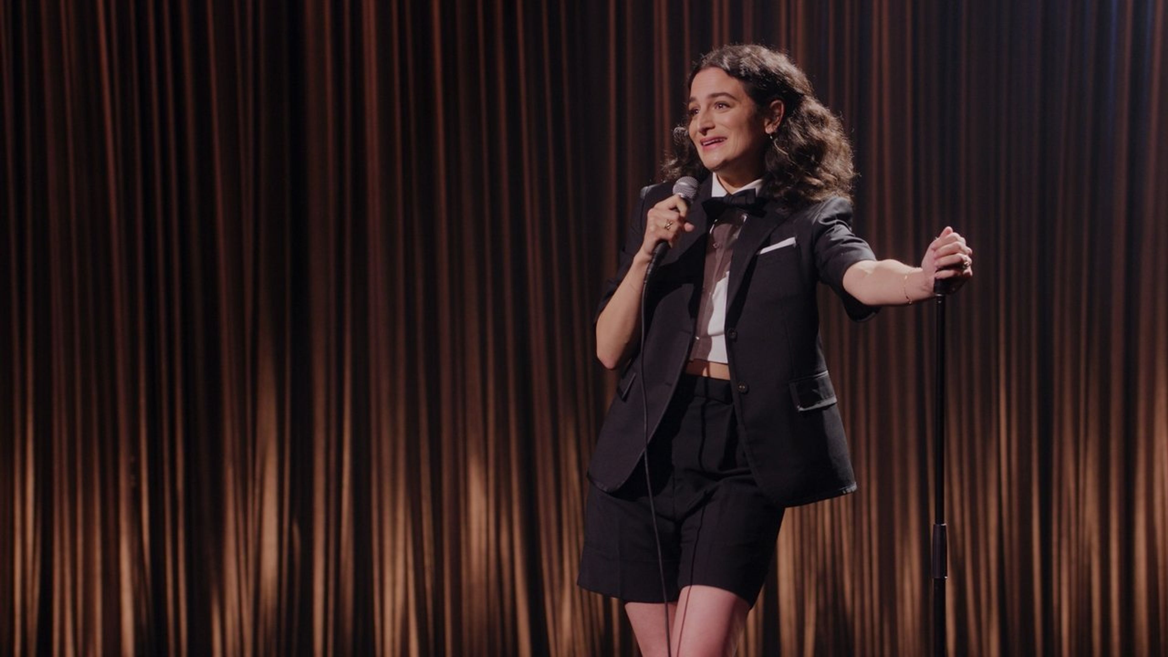 Backdrop of Jenny Slate: Seasoned Professional