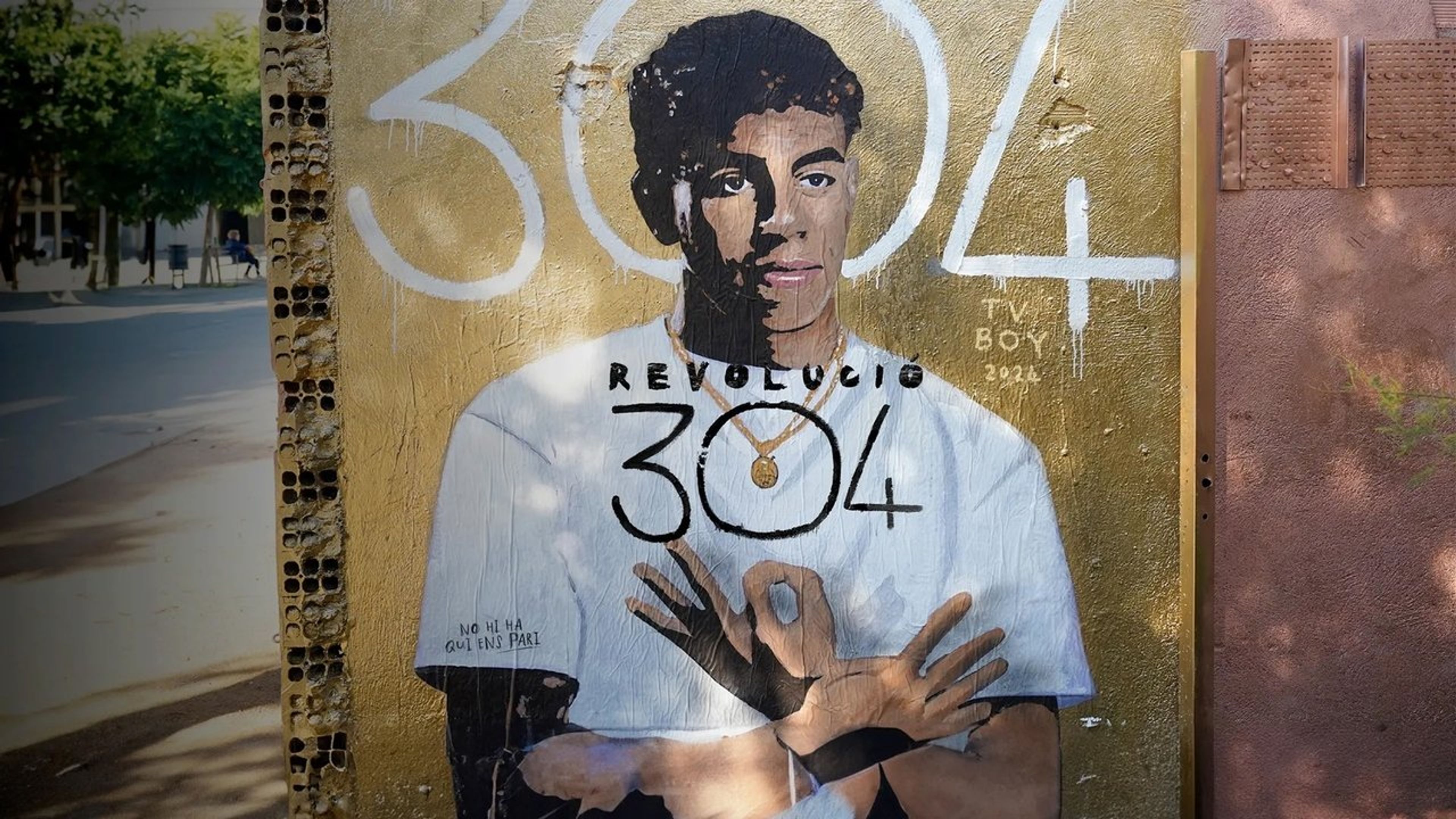 Backdrop of Revolució 304