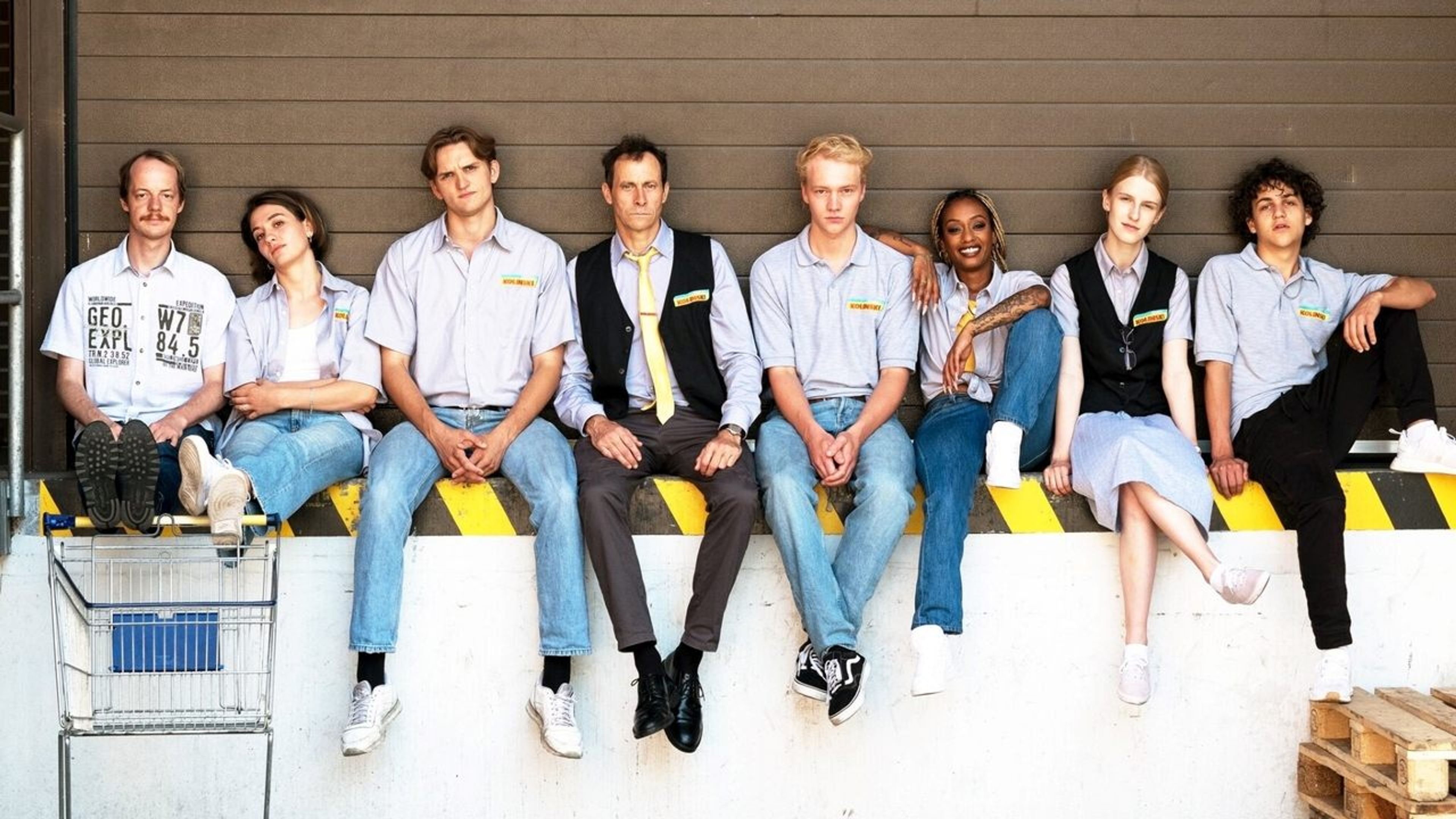 Backdrop of The Discounters