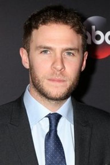 Iain De Caestecker