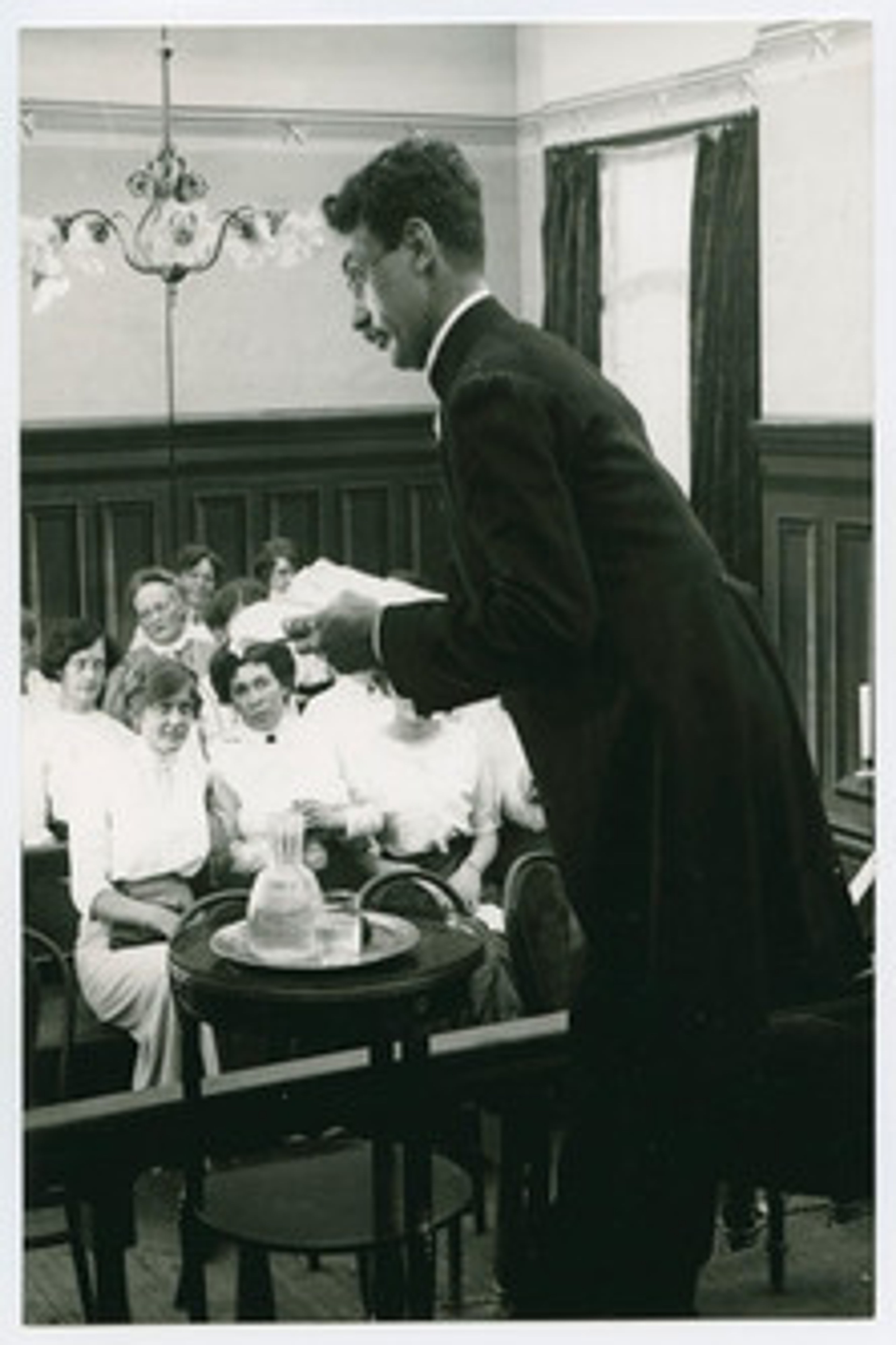 Poster image of Den tyranniske fästmannen