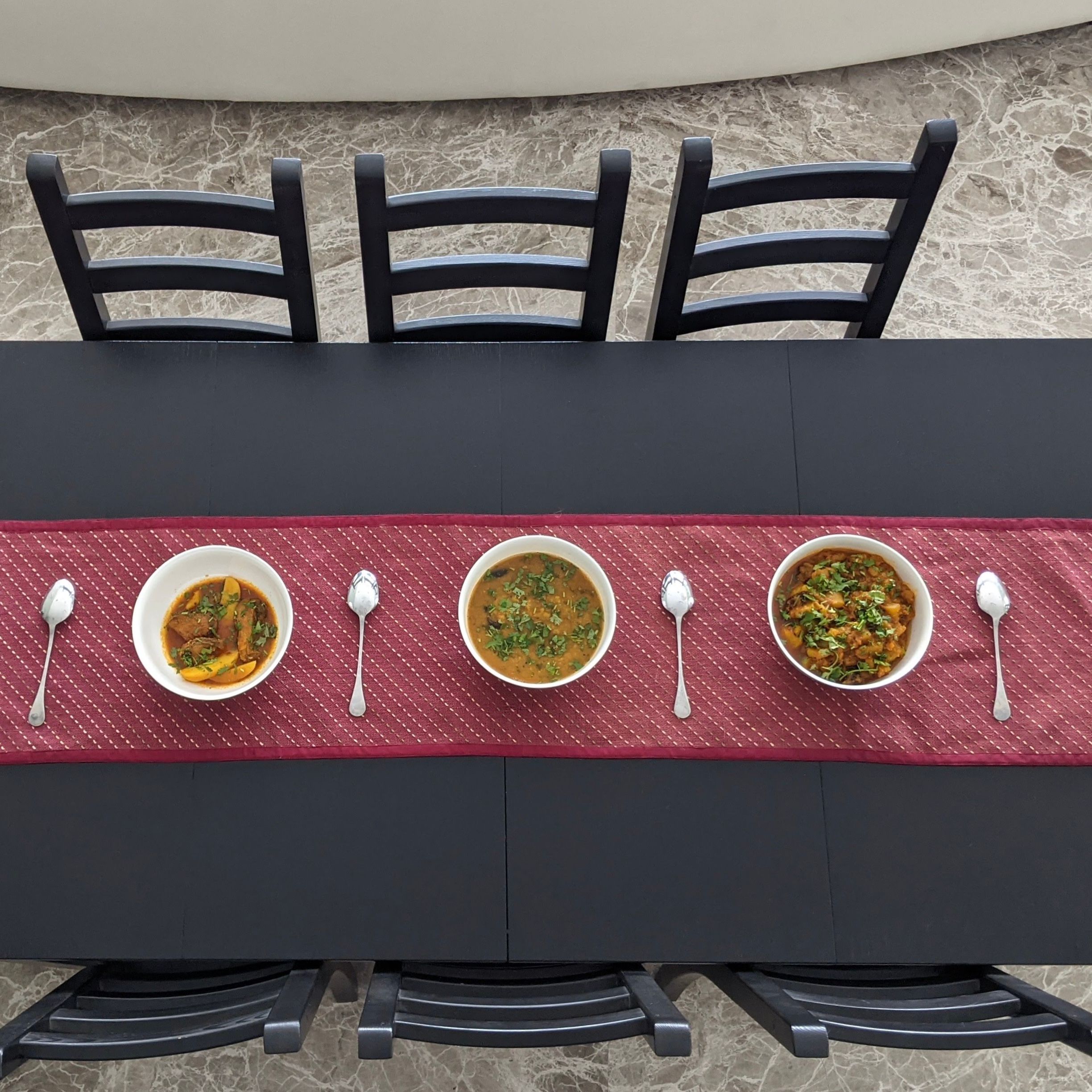 GALICHA Embroidered Bed or Table Runner