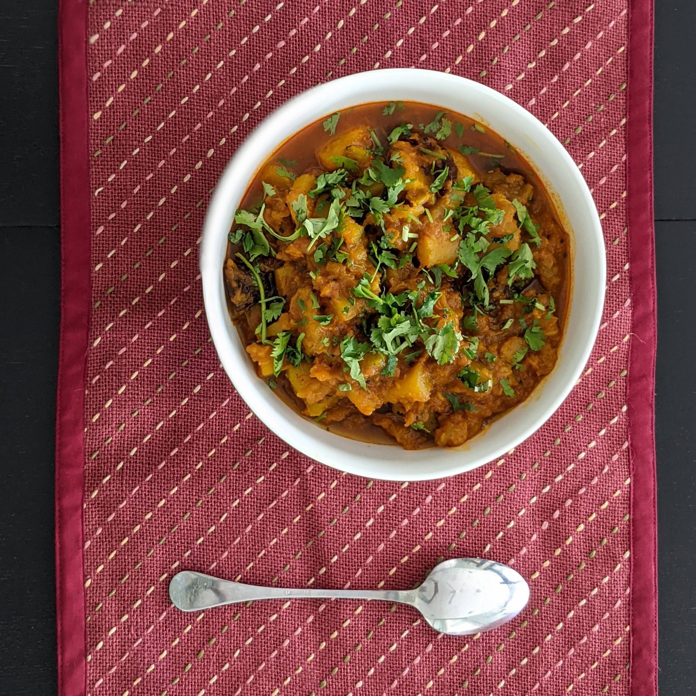 GALICHA Embroidered Bed or Table Runner - Image 9