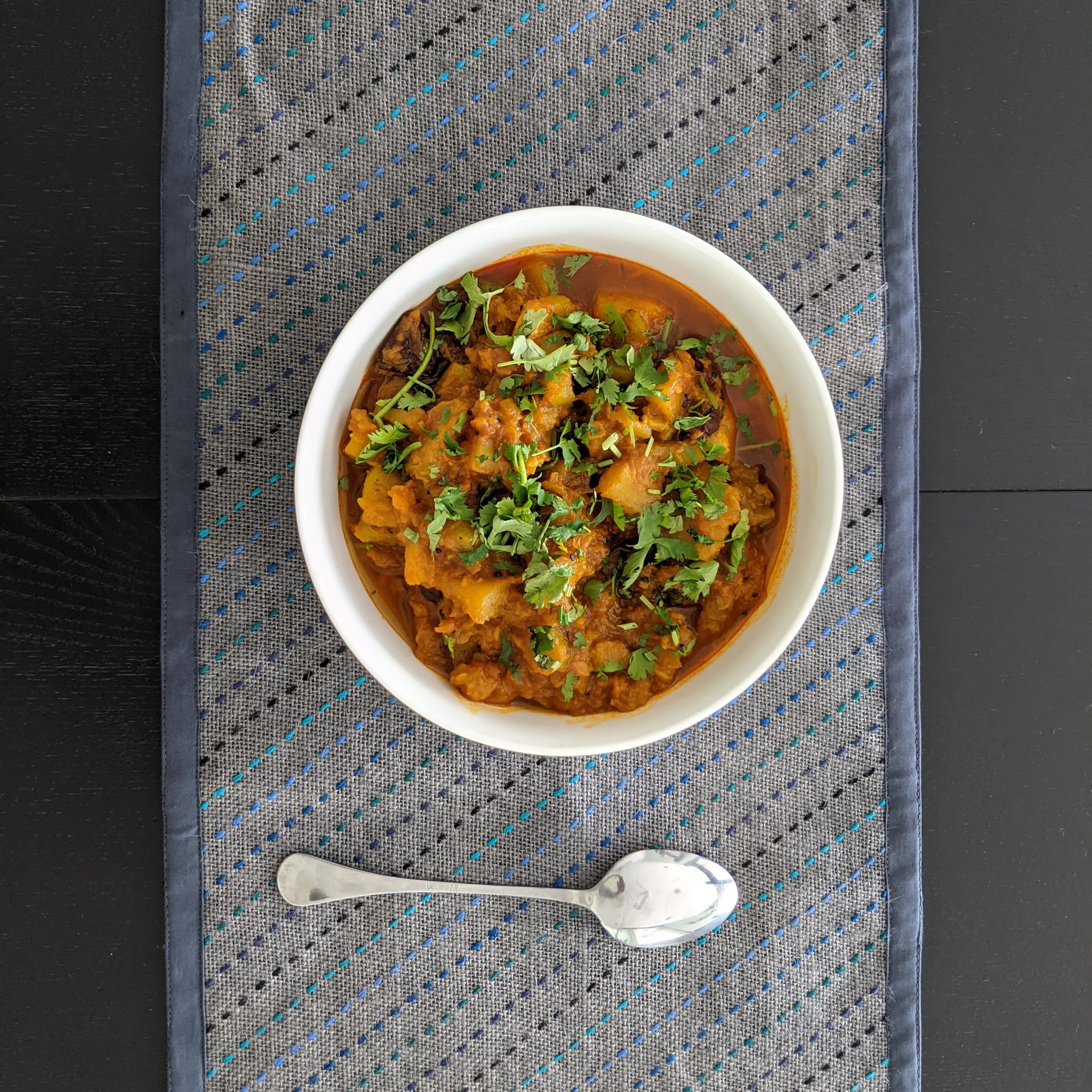 GALICHA Embroidered Bed or Table Runner - Image 7