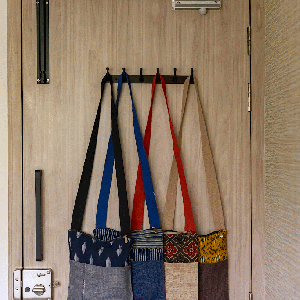 JHULI Zippered Medium Cross Body - NEW