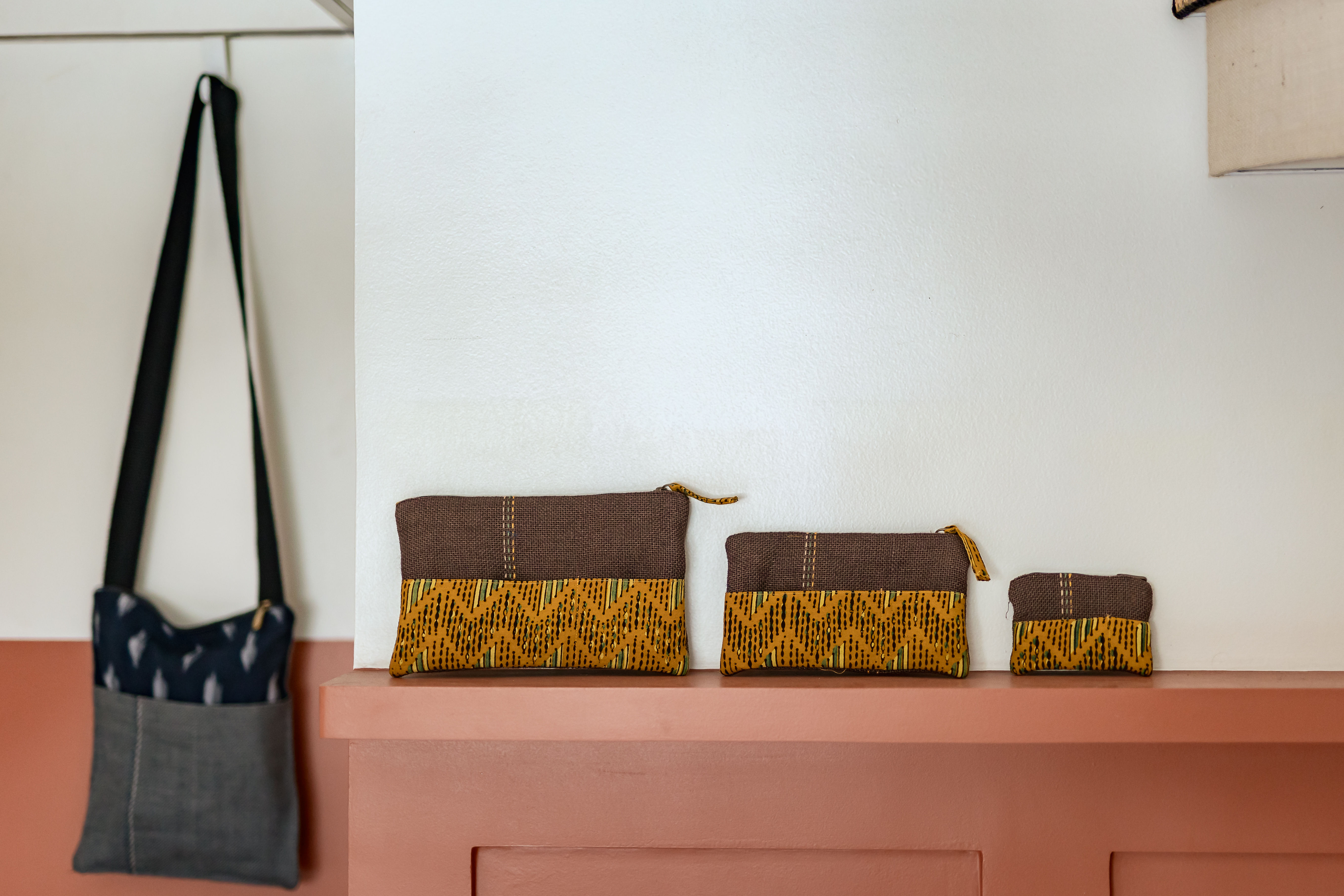 JHULI Zippered Medium Cross Body - NEW - Image 10