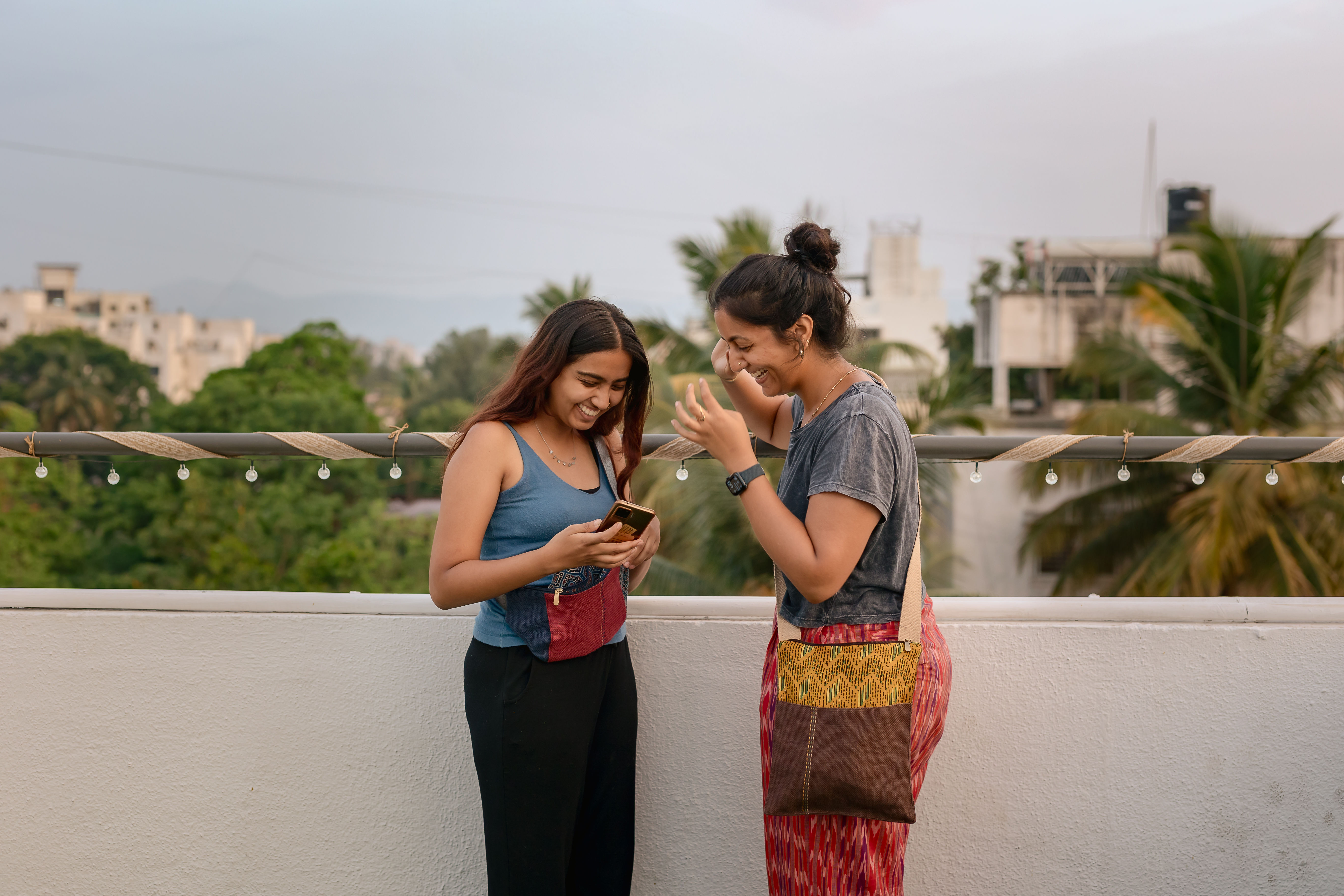 JHULI Zippered Medium Cross Body - NEW - Image 5