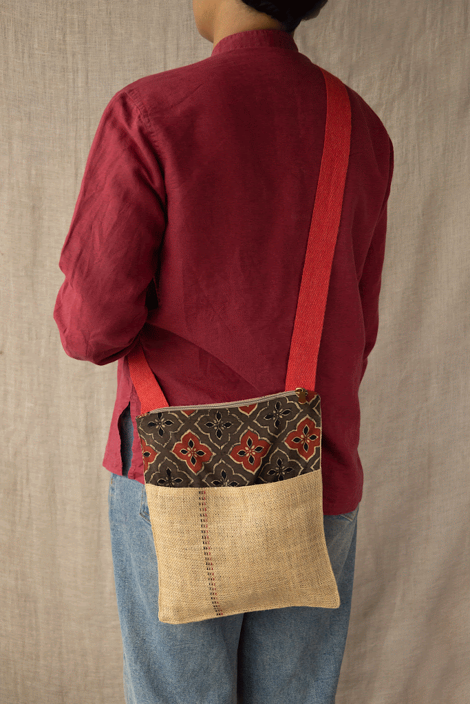 JHULI Zippered Medium Cross Body - NEW - Image 8