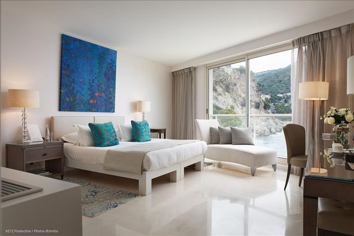 Deluxe Room with Sea View
