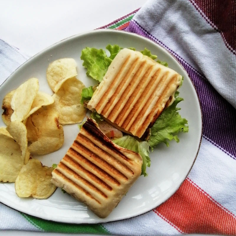 Sándwich de pollo desmenuzado