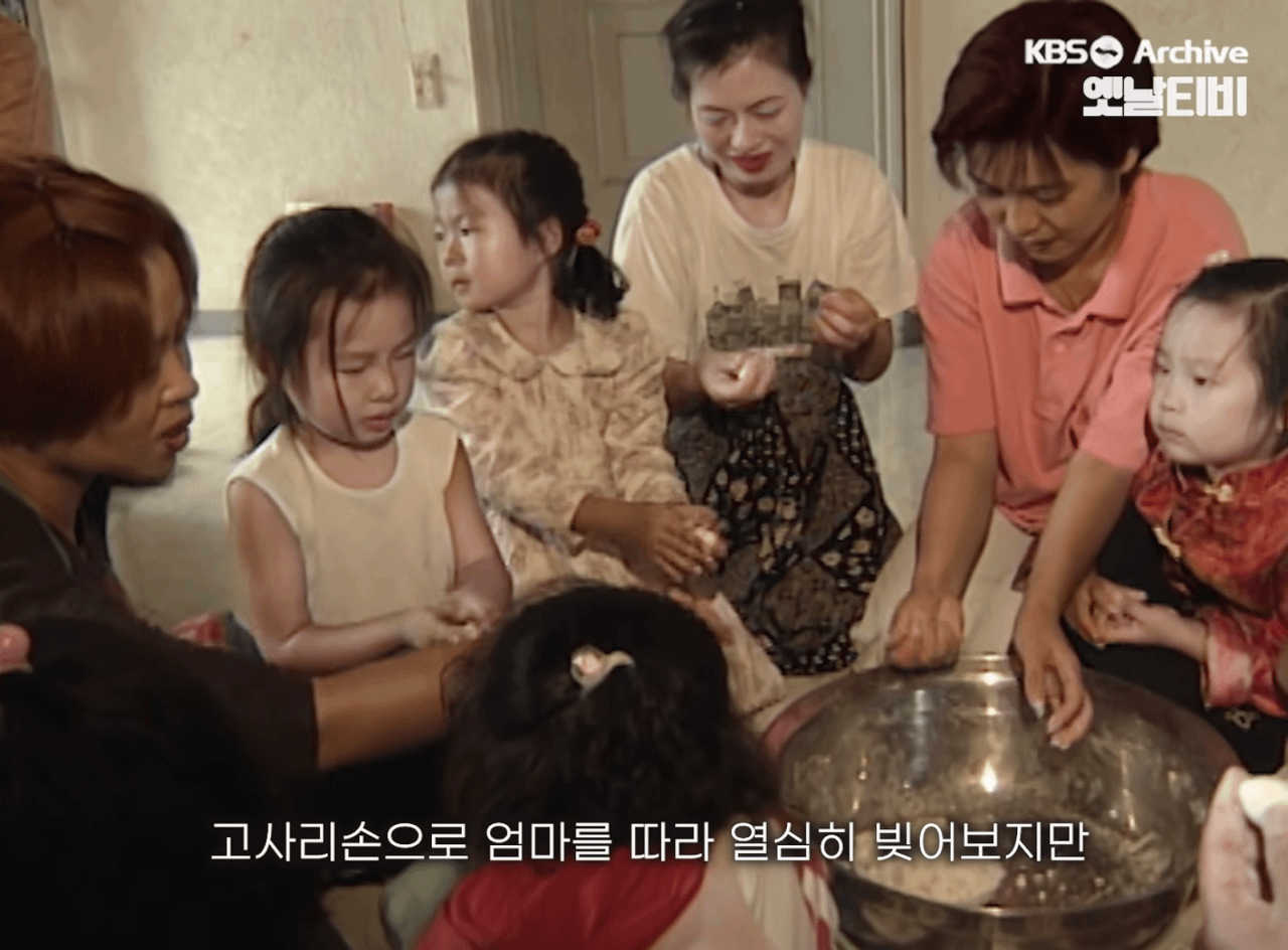 Preparazione dl tteok, docetto tipico coreano utilzzato in molte ricorrenze e ovviamente durante il Chuseok