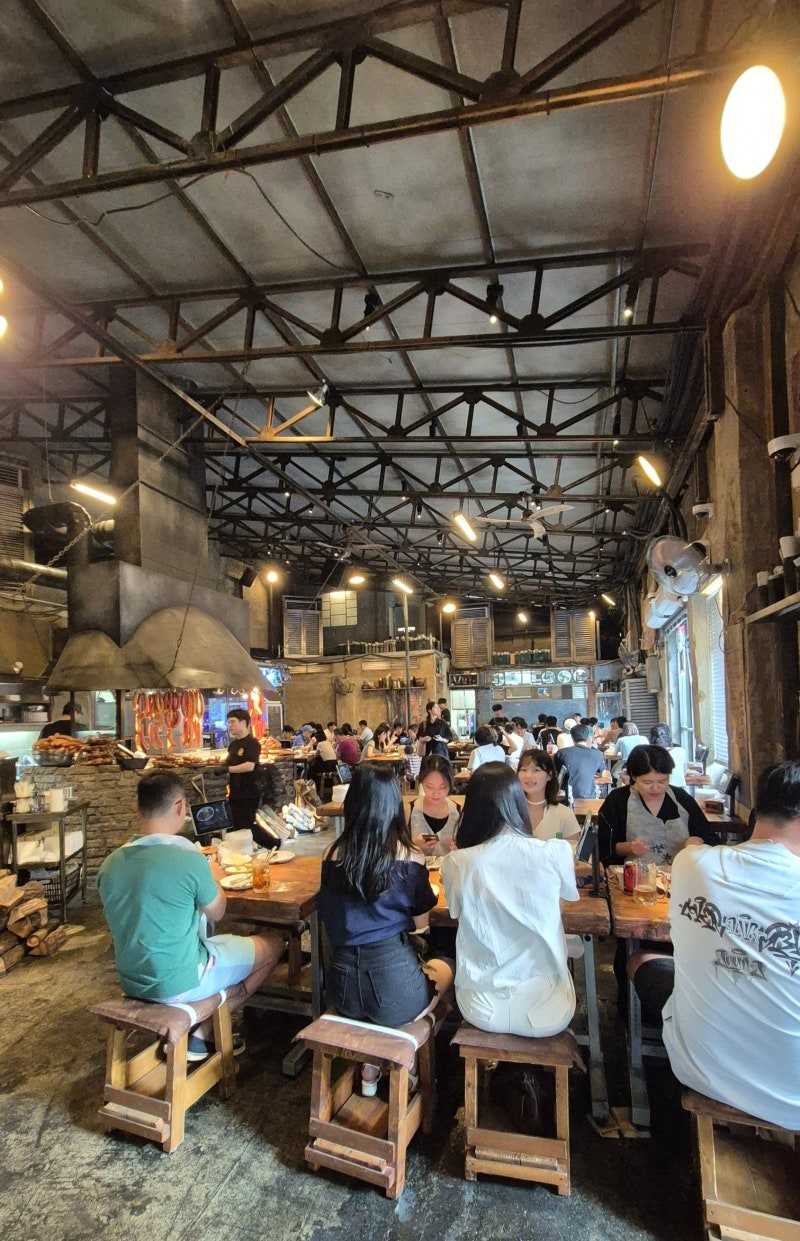 Yajang: anche in grandi ristoranti si puo' avere la sensazione dello Yajang. Come un grande Oktoberfest