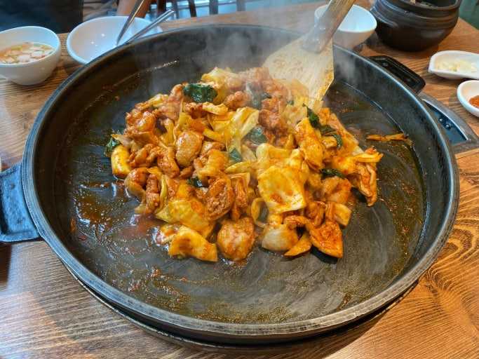 dak-galbi: da provare assolutamente durante il tuo viagigo in Corea