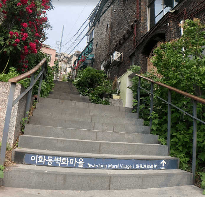 villaggio murale di Ihwa-dong si trova nel quartiere Jongno-gu di Seoul