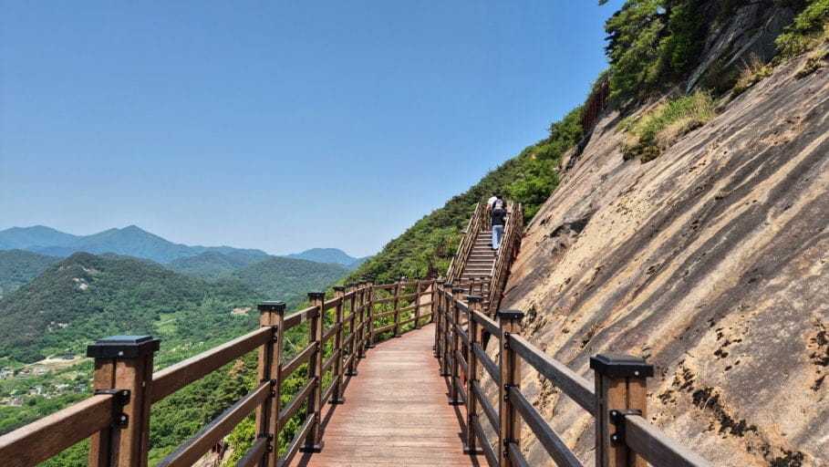 Yongwangsan Skywalk passerella Seoul Corea Yongwangsan Skywalk passerella Seoul Corea