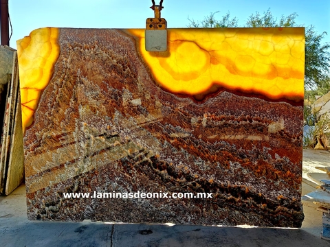 Ónix Rojo Premium - Láminas y placas para pisos, lámparas y mesas de lujo con acabado natural en tono rojo intenso