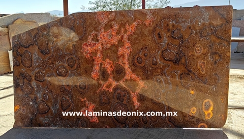 Onix Ocre Premium - Láminas y placas para pisos y recubrimientos de lujo con acabado natural