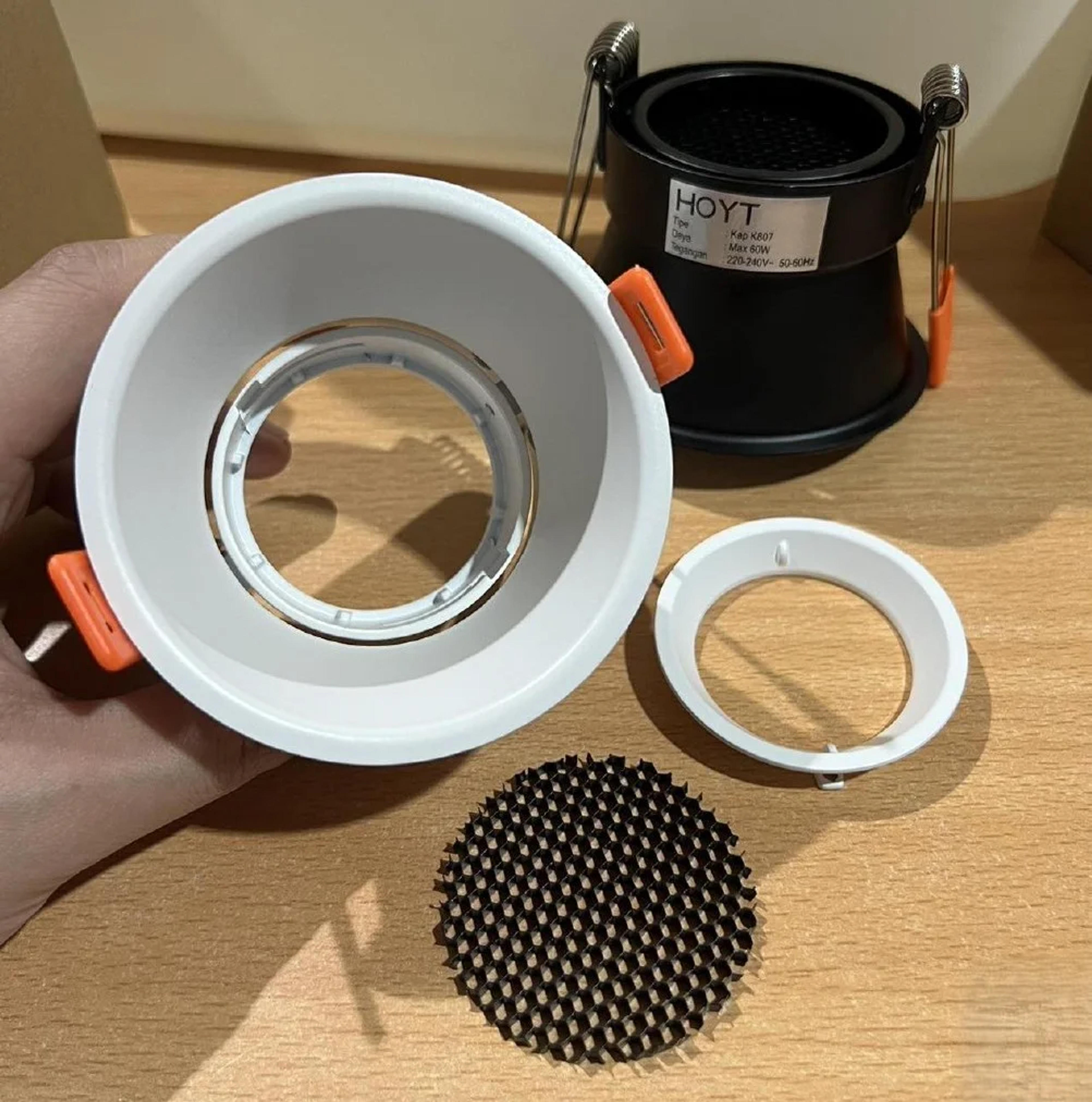 Kap MR16 K807 BK / WH - Image 2