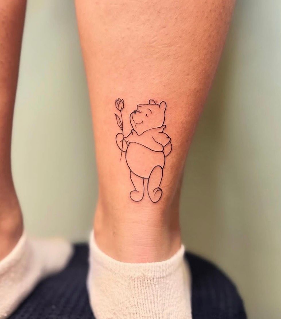 Tatuaggio Fine Line - Winnie the Pooh realizzato da La Phil Tattoo a Savigliano