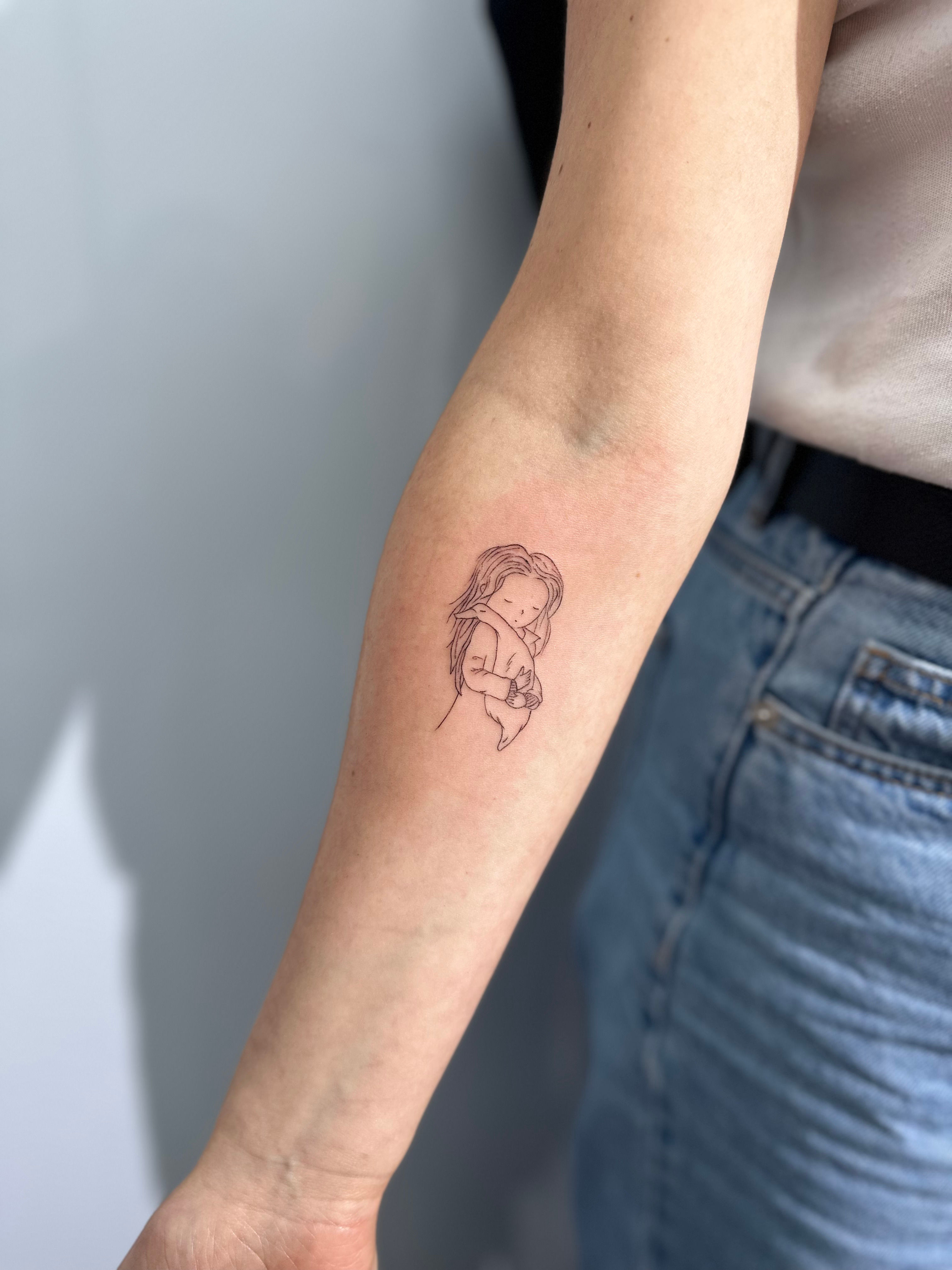 Tatuaggio Fine Line realizzato da La Phil Tattoo a Savigliano