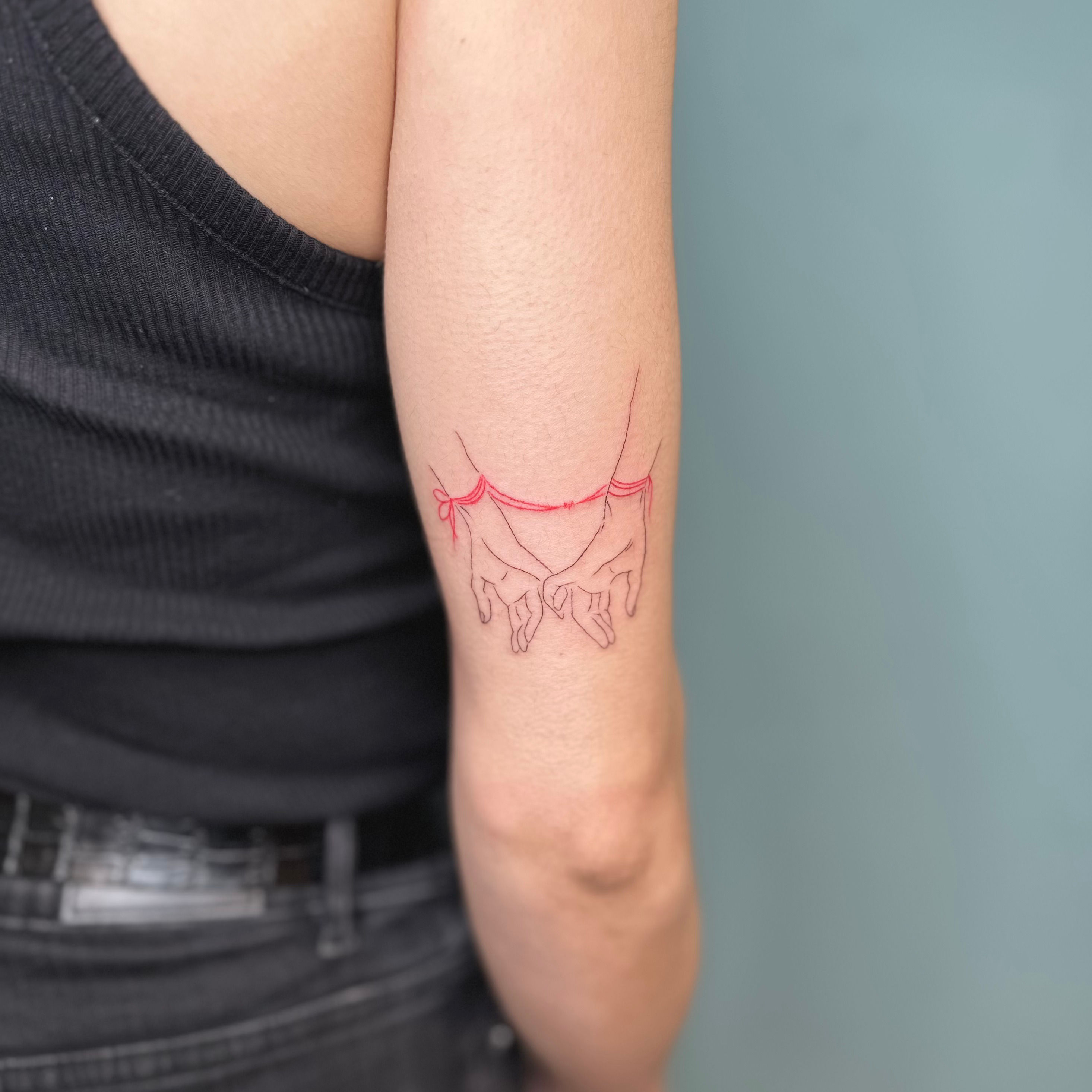Tatuaggio Fine Line realizzato da La Phil Tattoo a Savigliano