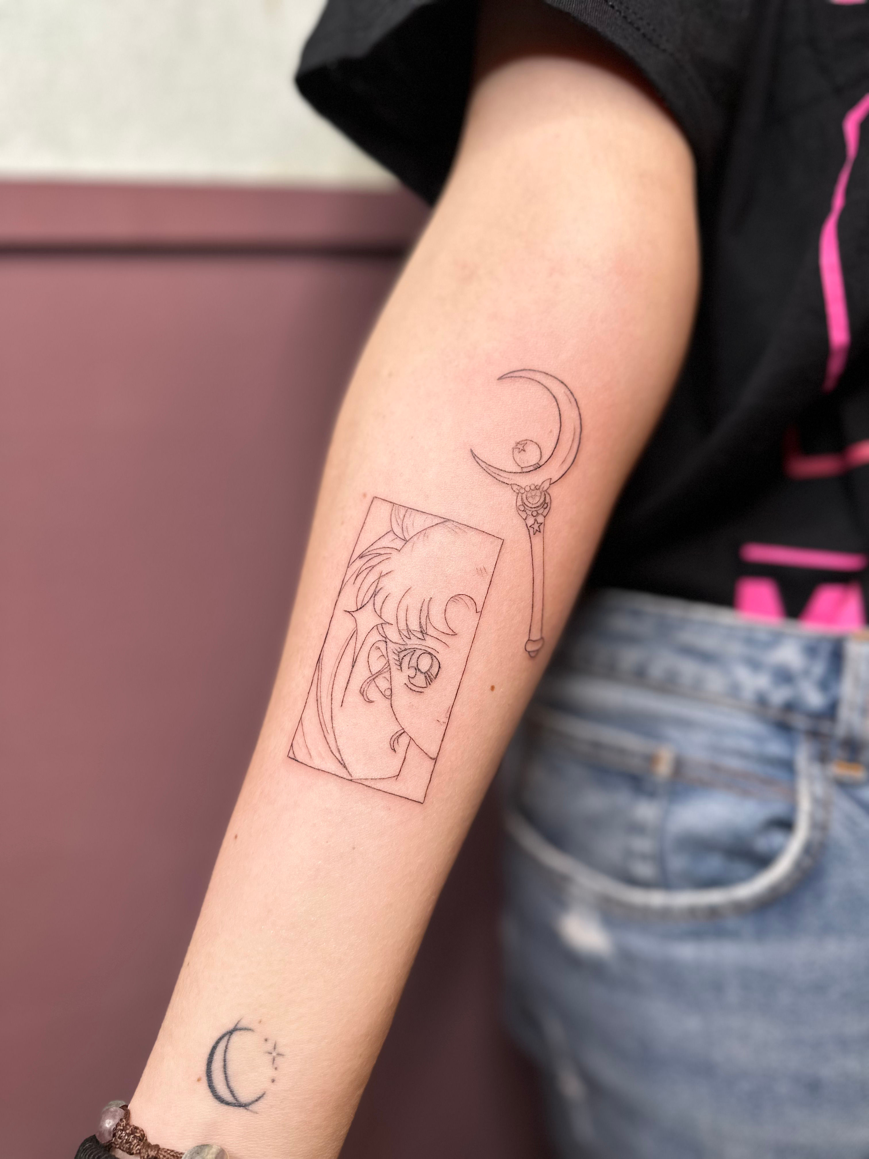 Tatuaggio Fine Line/Cartoon - Sailor Moon realizzato da La Phil Tattoo a Savigliano