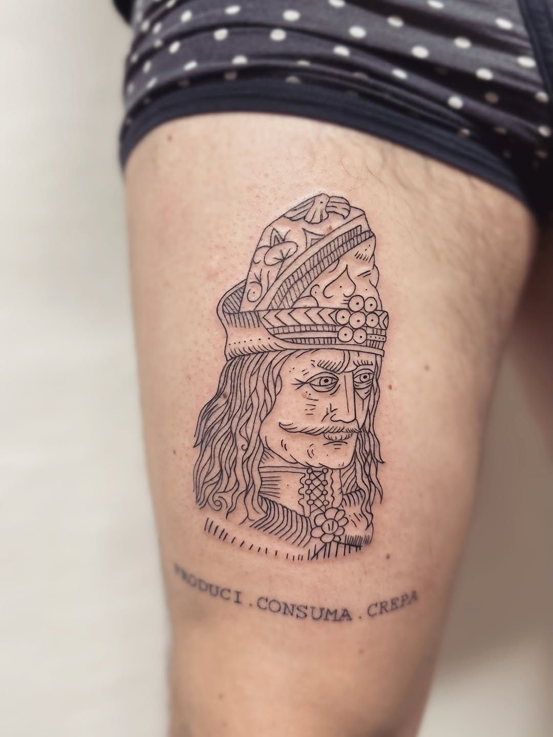 Tatuaggio Fine Line Illustration realizzato da La Phil Tattoo a Savigliano