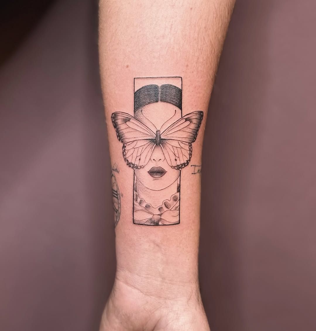 Tatuaggio Fine Line realizzato da La Phil Tattoo a Savigliano