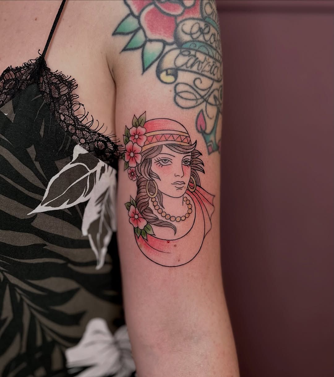 Tatuaggio Neo Traditional Old School realizzato da La Phil Tattoo a Savigliano
