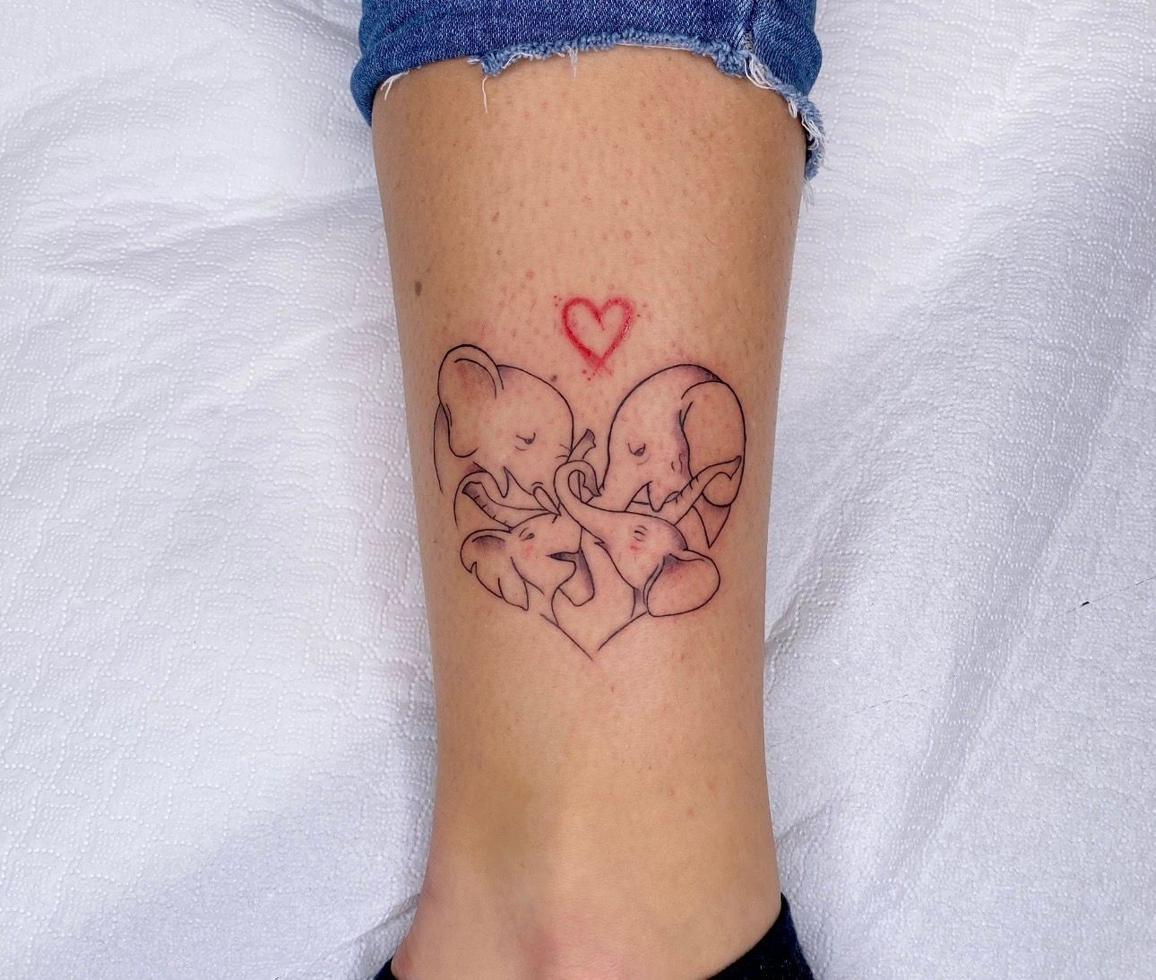 Tatuaggio fineline realizzato da La Phil Tattoo