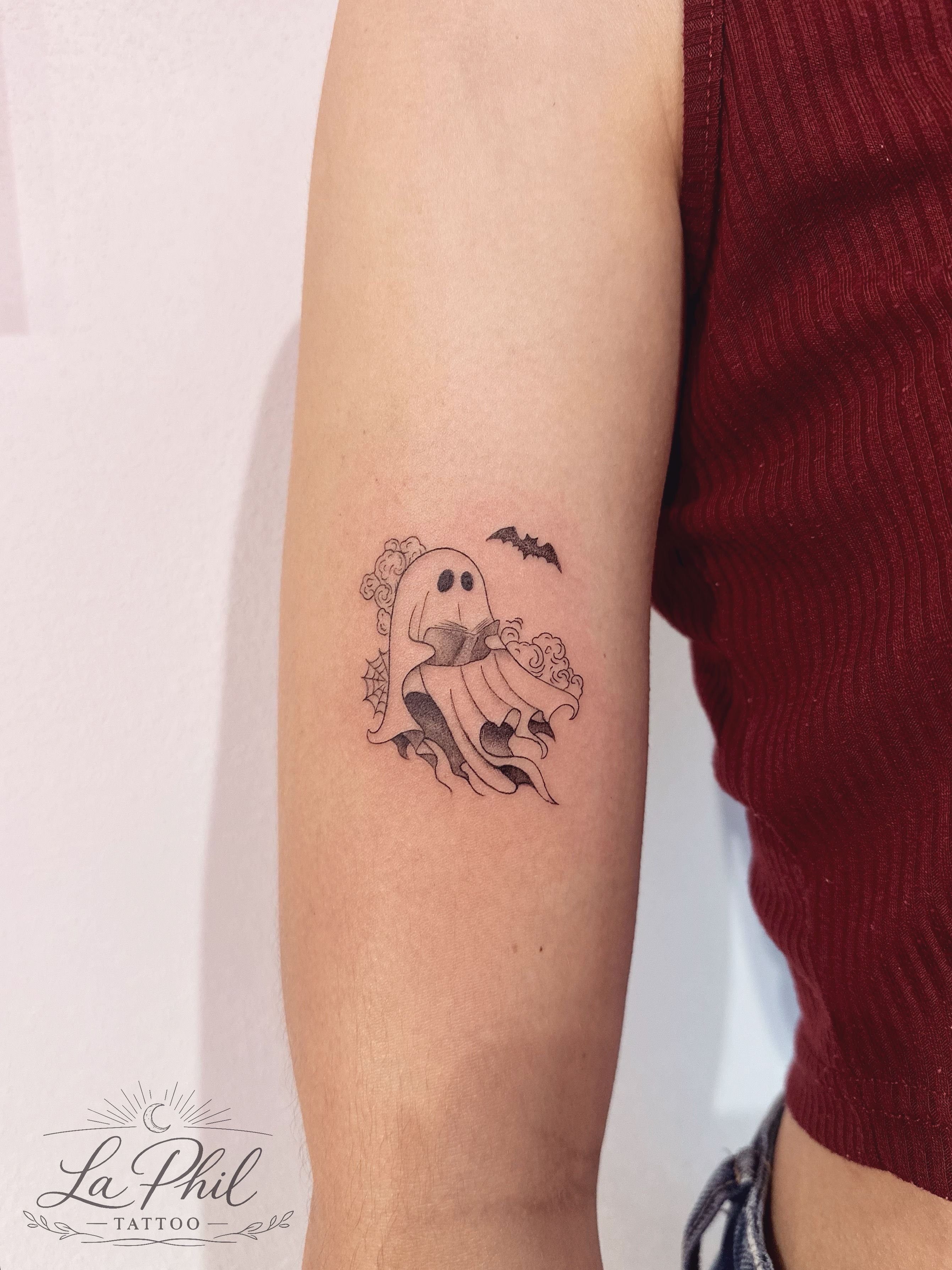 Tatuaggio fineline realizzato da La Phil Tattoo