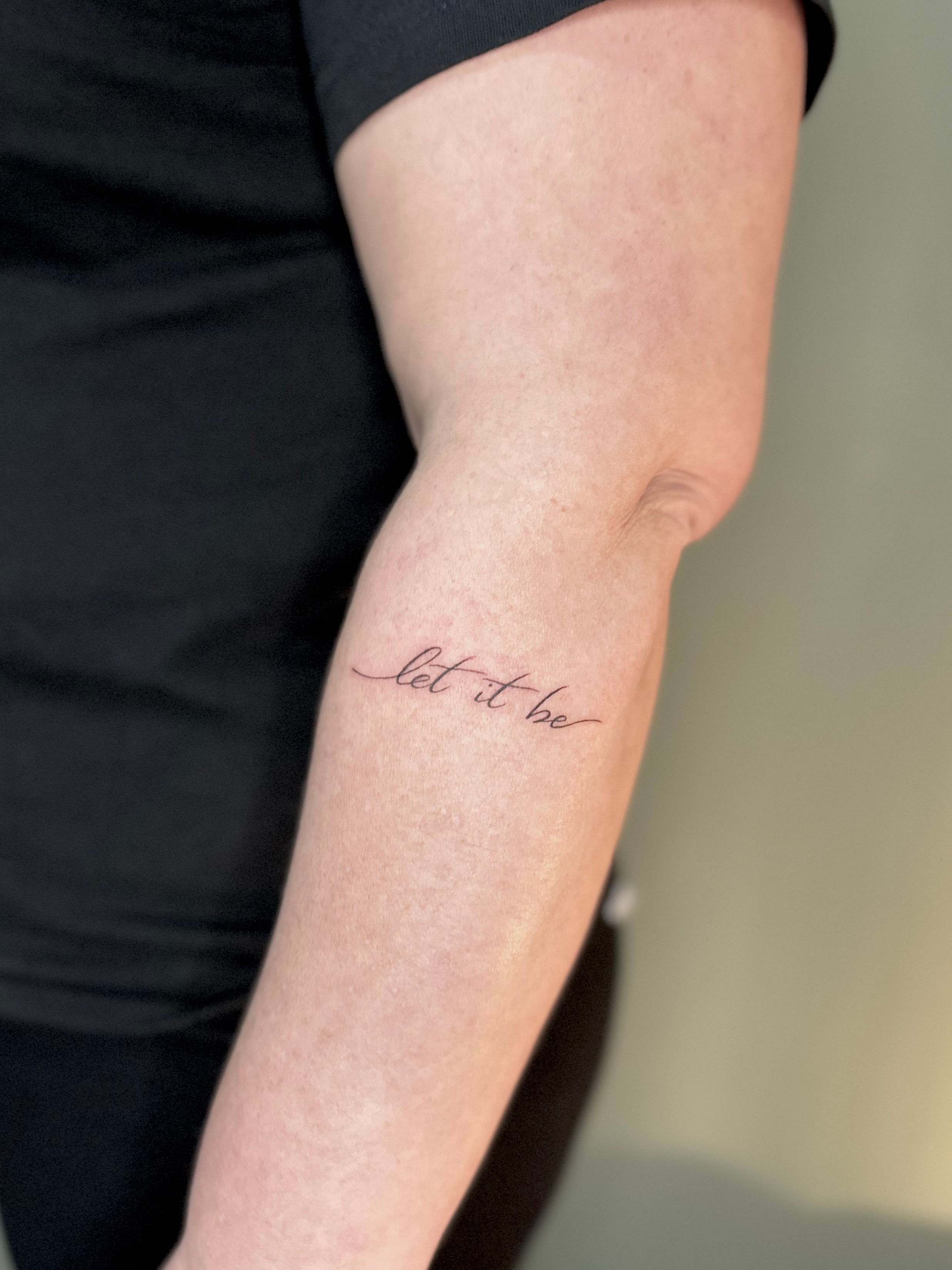 Tatuaggio fineline realizzato da La Phil Tattoo